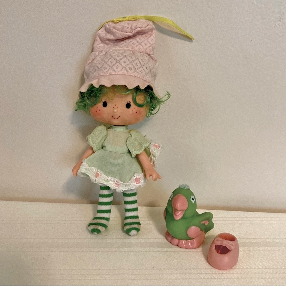 Strawberry Shortcake Doll Lime Chiffon and her Pet Parrot Parfait